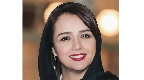 عکس‌های لو رفته بازیگران که نشان می‌دهد زیبا نیستند ! + مقایسه کنید !