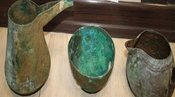 خودروی حامل آثار 3000 ساله در خرمدره متوقف شد
