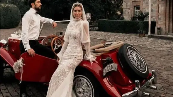 عکس ها / رونمایی از لباس عروس ملکه وار  مینا مختاری در اولین سالگرد ازدواجش با بهرام رادان/ یک سال پیش عهد بستیم که عشق را از از نو تعریف کنیم ...