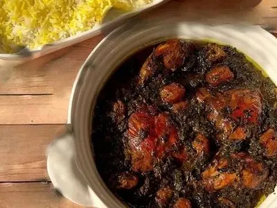 آموزش پخت خورش آلو اسفناج با مرغ به سبک ایرانی مجلسی