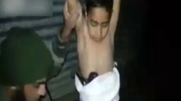 لحظه هولناک خنثی‌سازی کودک انتحاری در عراق + فیلم 