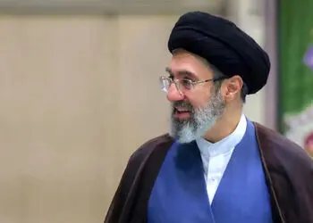 عکس سفر در زمان / تصاویر آیت الله مجتبی خامنه ای با خواهران و برادرانش از کودکی کنار پدر تا الان