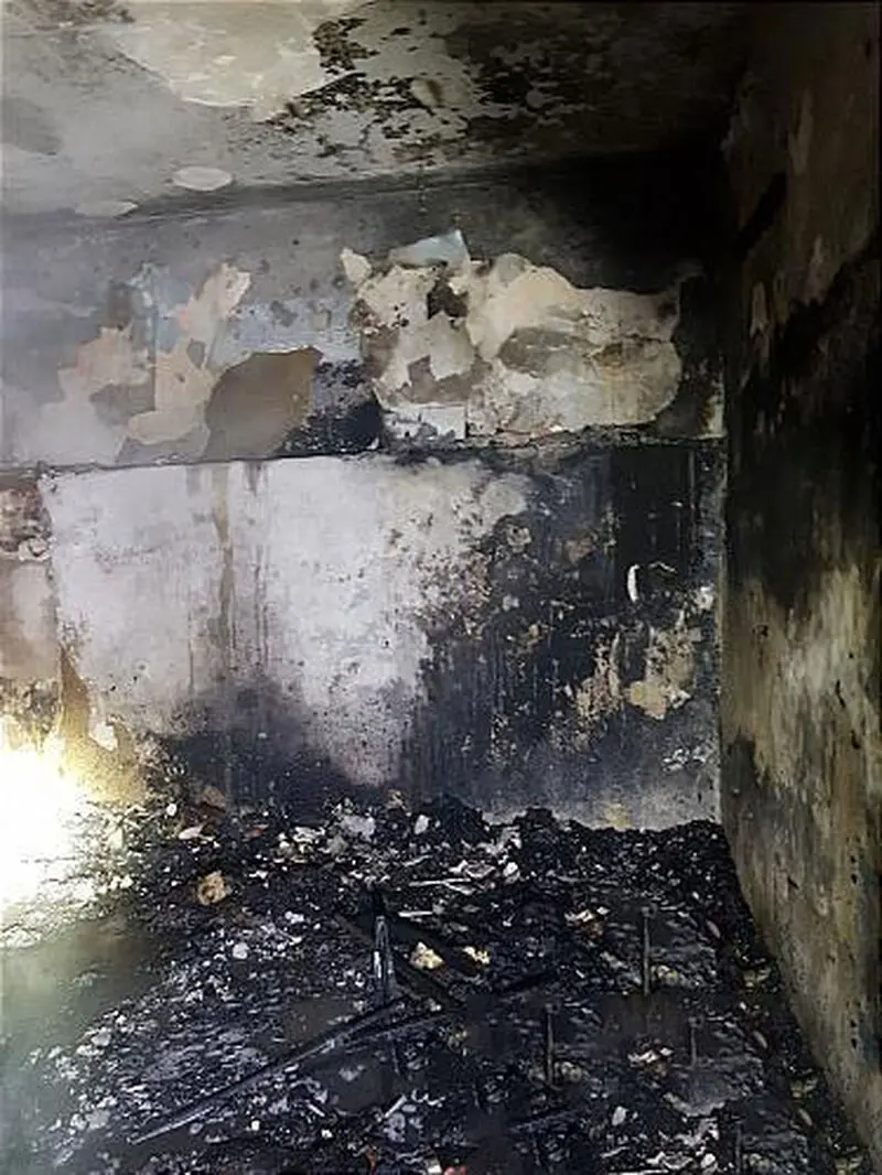 نجات پدر و دو کودک خردسال از آتش سوزی یک ساختمان مسکونی قدیمی 