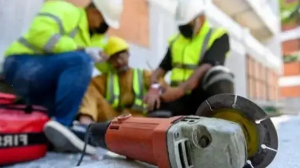 حادثه مرگبار در مشهد/کارگر ساختمانی قربانی دستگاه سنگ فرز شد
