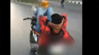 فیلم شوک آور / حرکت خطرناک و عجیب یک موتورسوار جوان در مشهد