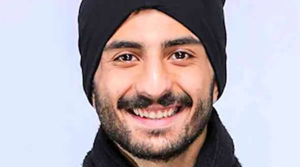 کودکی بامزه علیرضا جعفری در آغوش عمویش امیر جعفری