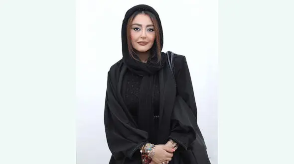 عکس جدید شقایق فراهانی در نمایشگاه برادرش آذرخش فراهانی 