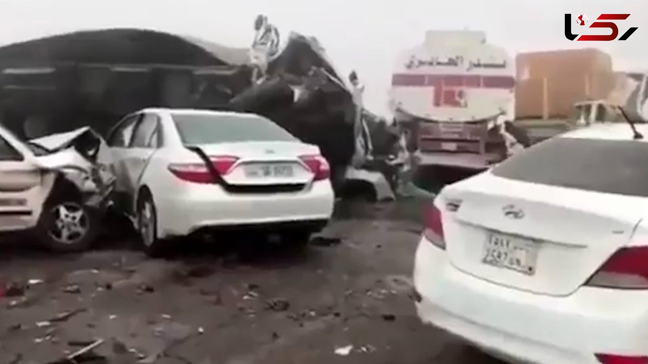 طوفان شن منجر به تصادف ده ها خودرو با یکدیگر شد + فیلم