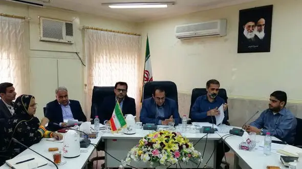 یک مقام مسئول زن با لباس بندری به محل کار خود رفت +عکس