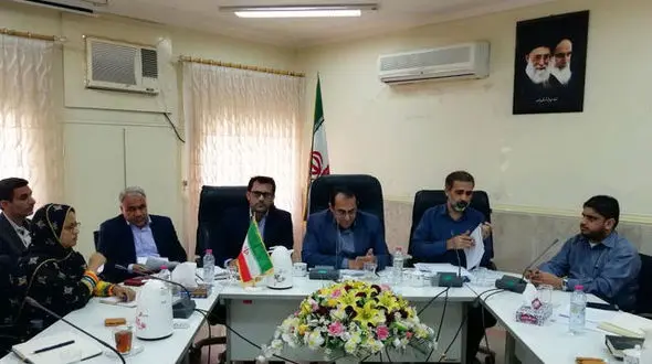 یک مقام مسئول زن با لباس بندری به محل کار خود رفت +عکس