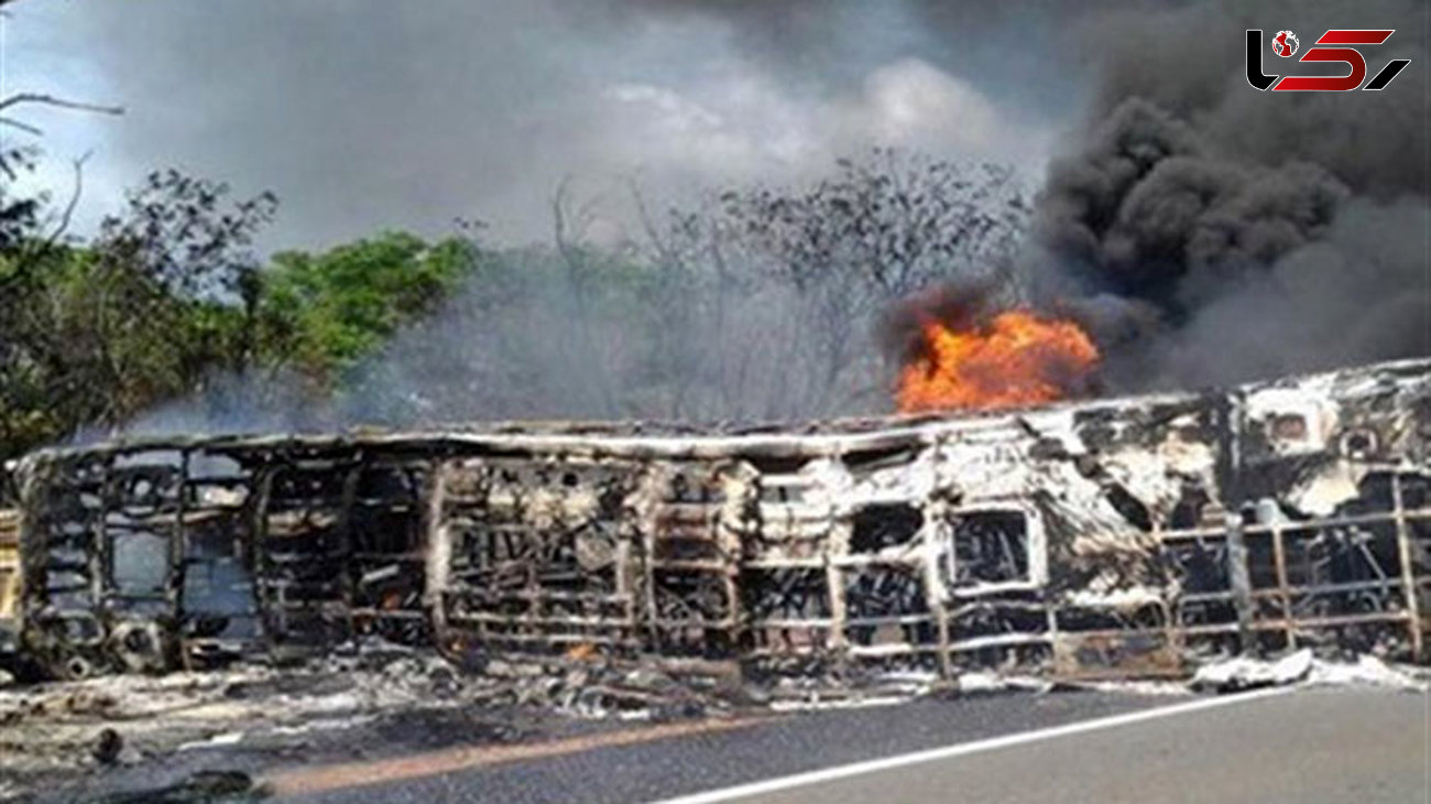  مرگ 21 مسافر در تصادف آتشین اتوبوس با کامیون + عکس لحظه حادثه