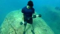 ببینید / اقدام عجیب مرد وزرشکار زیر آب / شوکه می شوید + فیلم