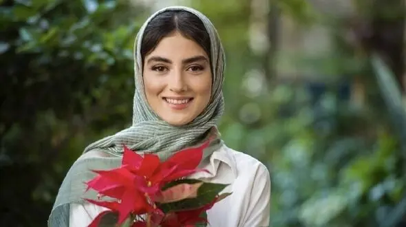 فیلم / نگاهی به چیدمان خانه ویلایی پردیس پورعابدینی / پاتوق دنج و باصفای خانم بازیگر که پر از حس آرامشه و سرسبز 