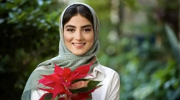 فیلم / نگاهی به چیدمان خانه ویلایی پردیس پورعابدینی / پاتوق دنج و باصفای خانم بازیگر که پر از حس آرامشه و سرسبز 
