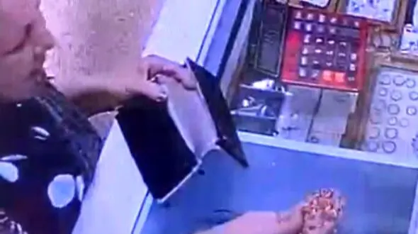 پلیس در تعقیب زنان سارق طلافروشی بوکان