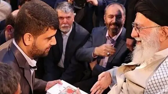 خارجی‌هایی که به عشق آقا فارسی یاد گرفتند / دلنوشته ای فارسی برای رهبری شهید توسط یک خارجی