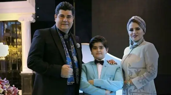 عکس / خلاقانه اوستا قناد در  کیک تولد مجلل همسر سالار عقیلی با نقش و نگار پیانو در کنج سنتی و دنج منزلش / برای چند تا مهمون این کیک بزرگ 