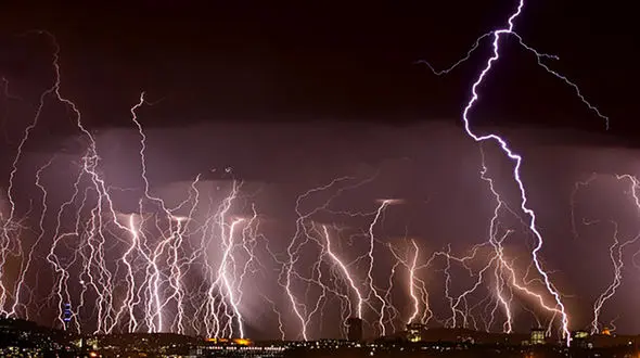 خشک شدن همزمان 5 مرد در صاعقه / پزشکان یاسوجی شوکه شدند