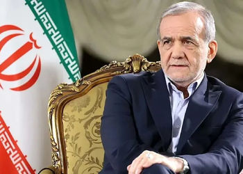 نگاهی بر دکوراسیون ساده و اصیل ایرانی مسعود پزشکیان / از تابلو فرش تبریزی تا مبلمان ساده و پرده های حریر + عکس نوه ها و عروس چادری اش