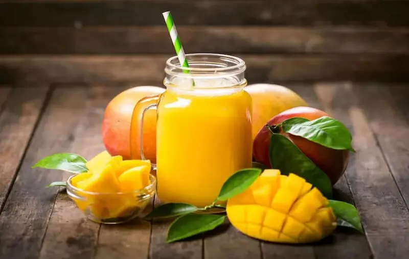 اسموتی توت و انبه‌ی زنجیلی