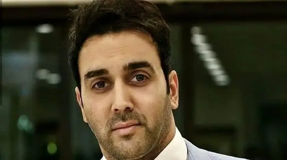 عکس / رونمایی از مادر جوان و خوش قدو بالای پوریا پورسرخ ... / چه باکلاس و زیبا ...