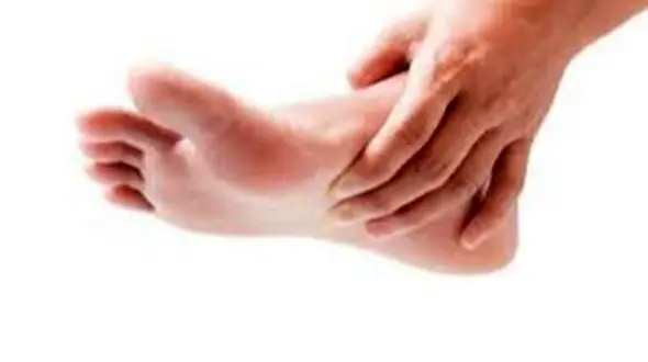 با این کارها از تاول و ترک پا جلوگیری کنید