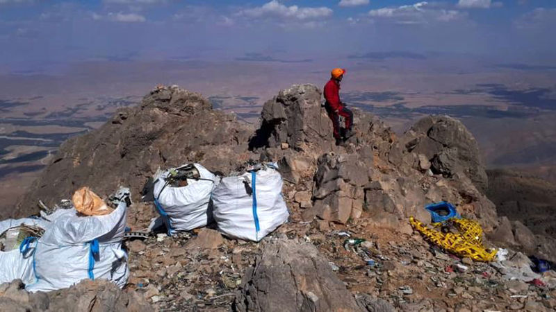 تصاویری از انتقال قطعات بقایاى پرواز تهران یاسوج هواپیمایی آسمان 