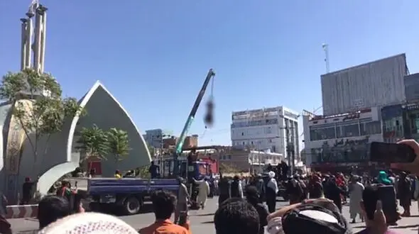 عکس اعدام در ملاعام 4 مرد توسط طالبان ! / طالب ها توبه شکستند