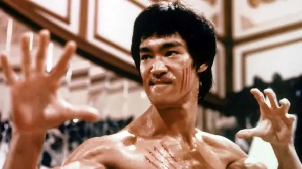 فیلم/ بازوهای عجیب و غریب یک جوان با ادعایی باورنکردنی در خصوص بروسلی! 