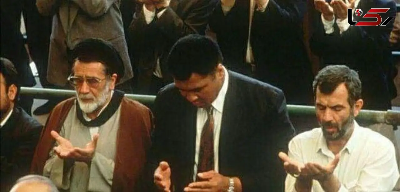 محمد علی کلی در صف نماز جمعه تهران+ عکس