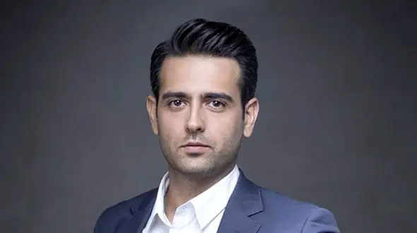 دکوراسیون سنتی رستوران ایتالیایی و جمع و جور امیرحسین آرمان؛ یک محیط آرامش بخش جوان‌ پسند