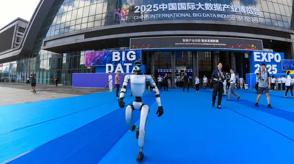 "Xi Jinping Congratulates 2025 World Smart Industry Expo in Special Letter"