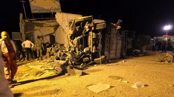 علت واژگونی مرگبار اتوبوس زائران پاکستانی در یزد چه بود؟ / 51 نفر کشته و زخمی شدند + فیلم و جزییات