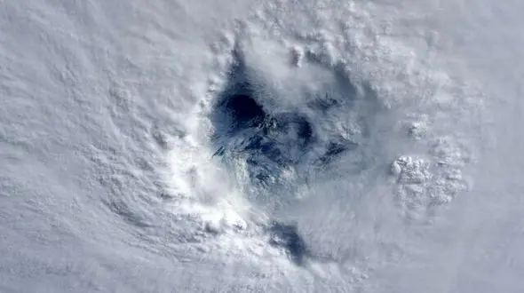 انتشار عکس زیبای فضایی از یاسمین مقبلی 