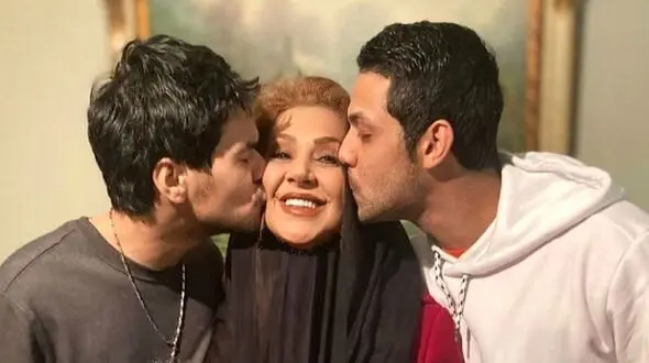 چیدمان باشکوه میز شام 56 سالگی نسرین مقانلو با غذاهای اصیل ایرانی