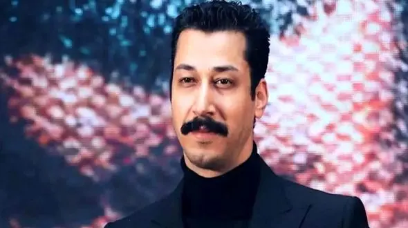 فیلم/ خلاقیت تحسین برانگیز هنرمند ایرانی در طراحی عکس  بهرام افشاری و محسن تنابنده با هزاران پیچ حماسه آفرید