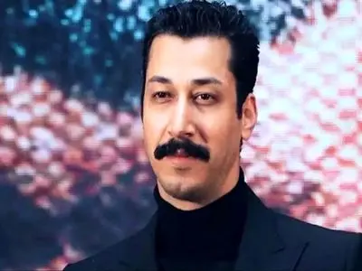 فیلم/ خلاقیت تحسین برانگیز هنرمند ایرانی در طراحی عکس  بهرام افشاری و محسن تنابنده با هزاران پیچ حماسه آفرید