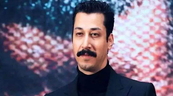فیلم/ خلاقیت تحسین برانگیز هنرمند ایرانی در طراحی عکس  بهرام افشاری و محسن تنابنده با هزاران پیچ حماسه آفرید