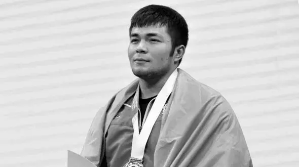 خودکشی قهرمان وزنه‌ برداری جهان+ عکس و علت