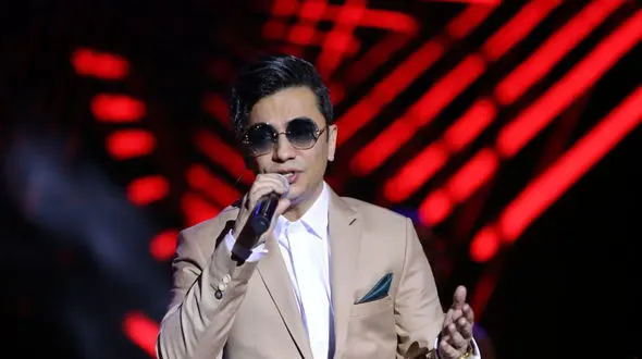 عکس مادر جوان و خواهر زیبای محسن ابراهیم زاده  + عکس های تولدش !