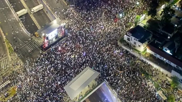 هزاران صهیونیست برای سرنگونی نتانیاهو شعار دادند + فیلم و عکس