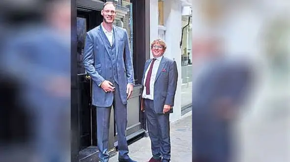 دردسر دوخت کت و شلوار برای مرد غول پیکر + عکس