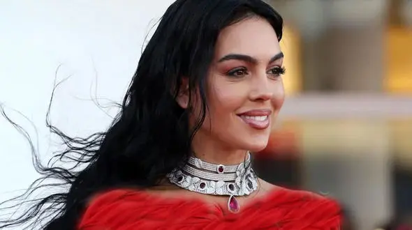 تیپ و استایل خاص جورجینا در هفته مد پاریس + عکس