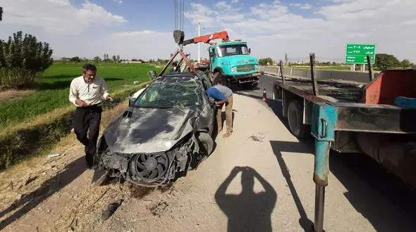 فیلمی عجیب از واژگونی پژو 206 در گلپایگان + جزییات