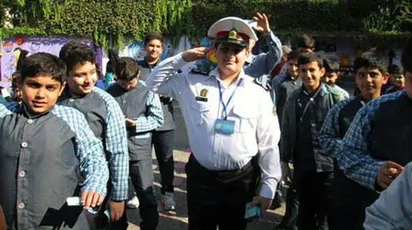 پلیس راهور قائمشهر خنده را به لبان نوجوان سرطانی آورد + عکس 