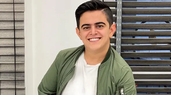 پیرتر شدن امیر محمد متقیان از عمو پورنگ ! + عکسی که هوش از سرتان می پراند !