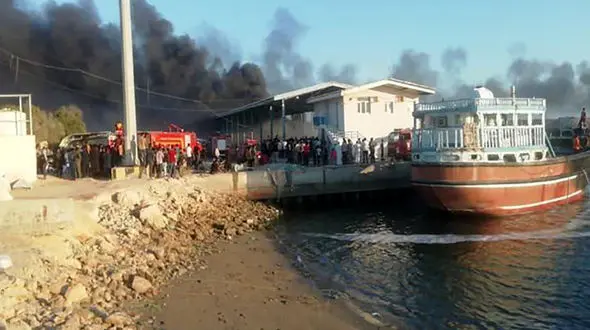 آتش سوزی لنج های قشم 250 میلیارد خسارت برجا گذاشت + فیلم