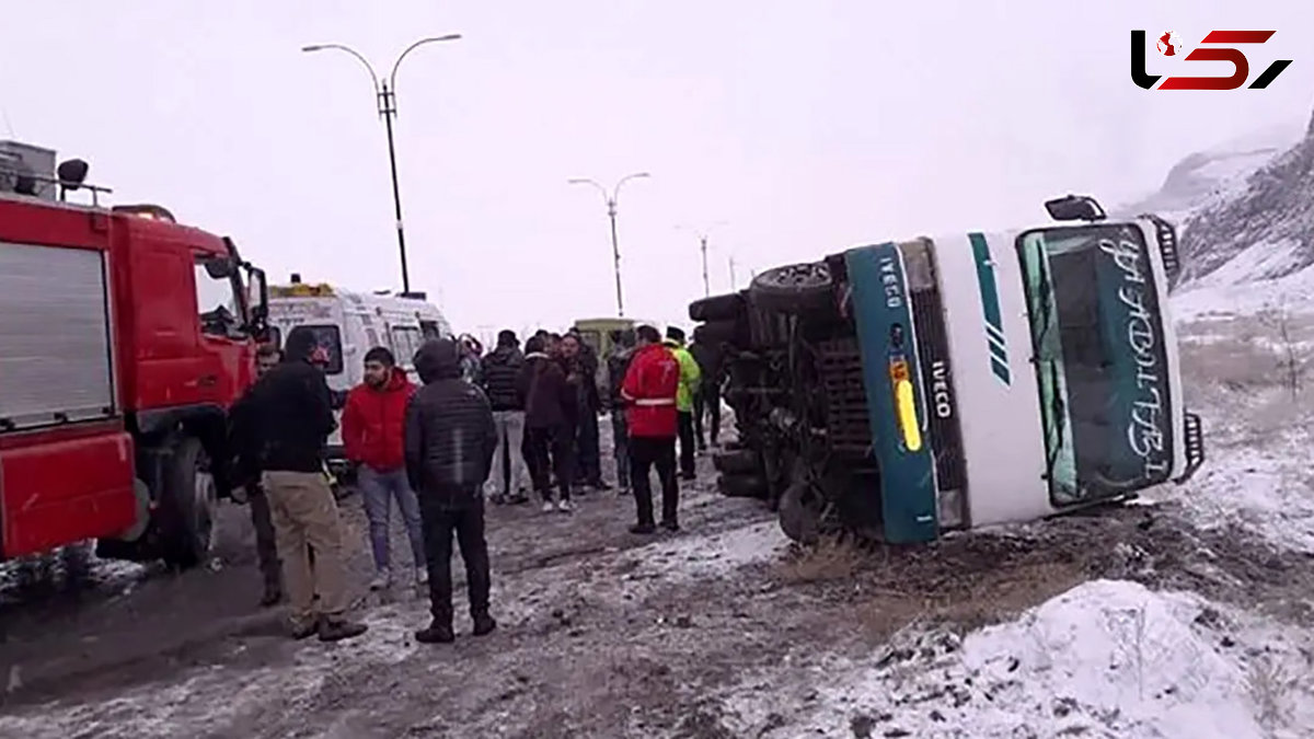 13 مصدوم در حادثه واژگونی دو مینی‌بوس کارگران شهرک صنعتی جلفا