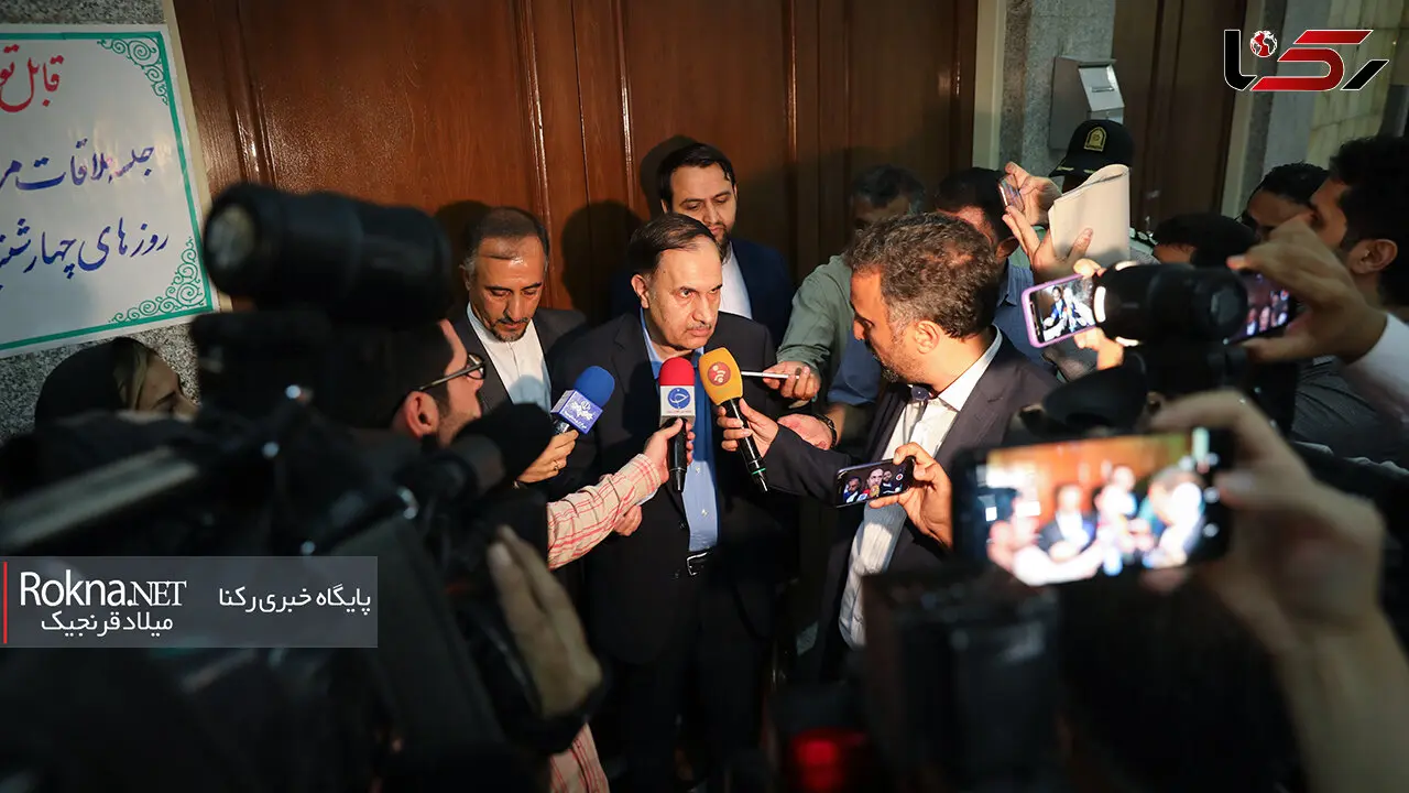 وکیل نجفی: اسلحه قبل از کارشناسی دست خبرنگار صدا و سیما بود! / نواقص بسیار در کیفرخواست عجولانه 