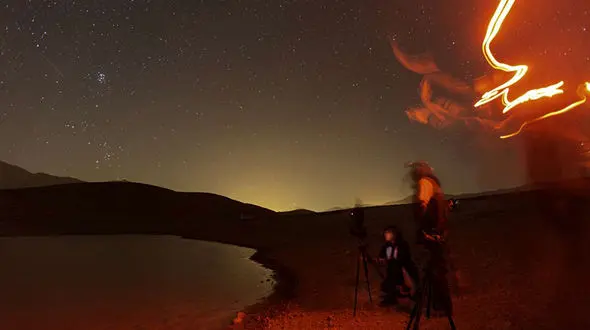 
بارش بیش از ۱۰۰ شهاب سنگ در آسمان نقاط مختلف کشور +عکس
